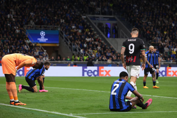 员似乎对张 员似乎对张